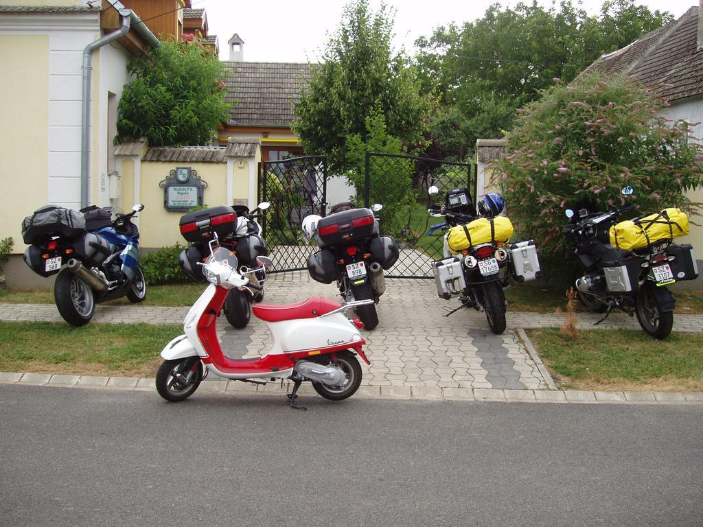 Hotel Rudolf'S Fogado Zsira Zewnętrze zdjęcie